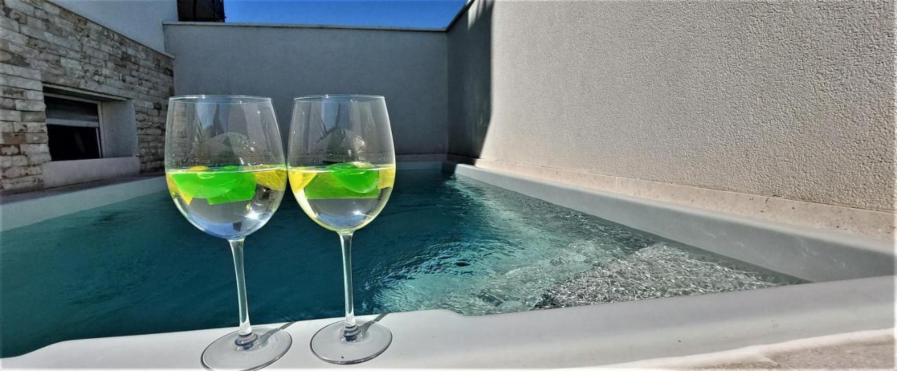 Vip Deluxe Apartment Arian Novalja Bagian luar foto