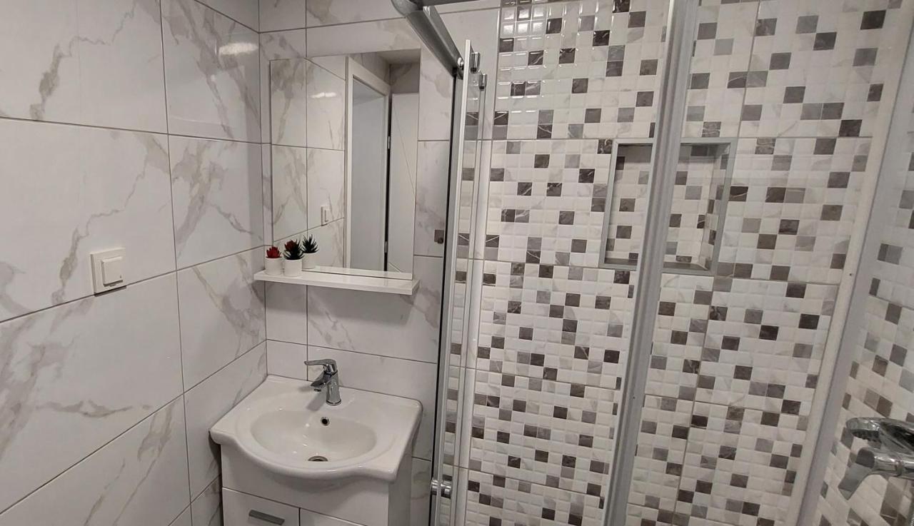 Vip Deluxe Apartment Arian Novalja Bagian luar foto