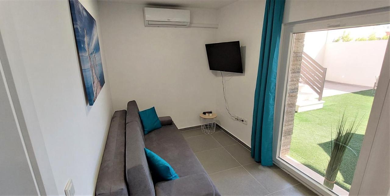 Vip Deluxe Apartment Arian Novalja Bagian luar foto