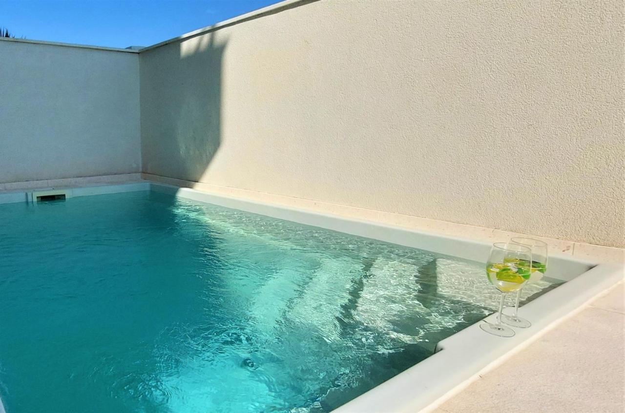 Vip Deluxe Apartment Arian Novalja Bagian luar foto