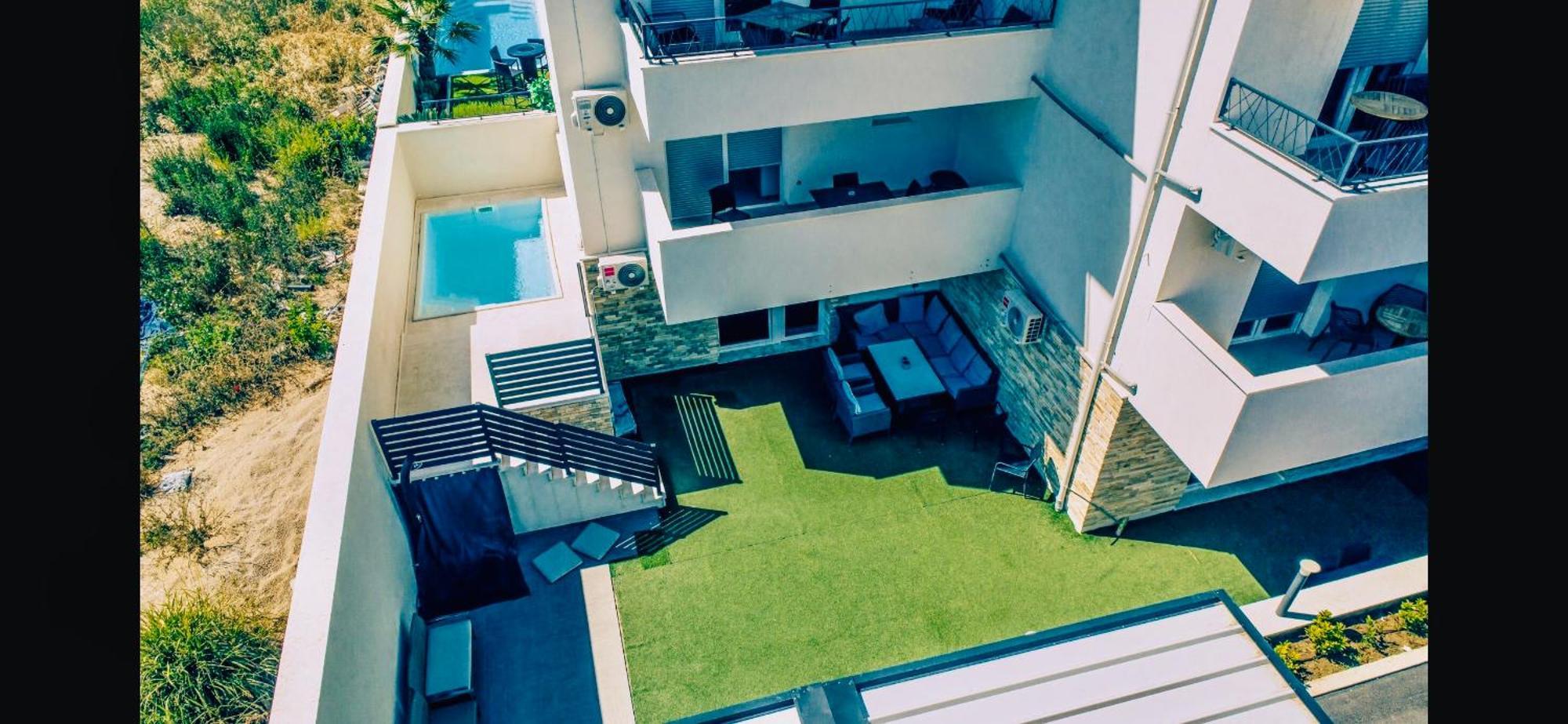 Vip Deluxe Apartment Arian Novalja Bagian luar foto