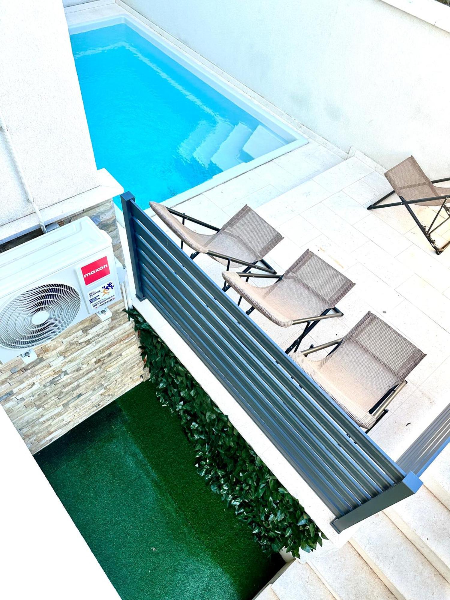 Vip Deluxe Apartment Arian Novalja Bagian luar foto